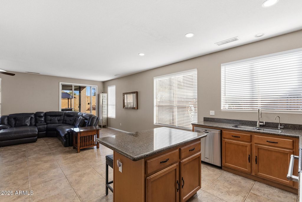 Image 12 of property listing at 25815 N 67TH Drive, Peoria, AZ 85383