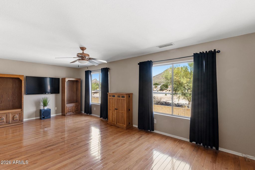 Image 14 of property listing at 25815 N 67TH Drive, Peoria, AZ 85383