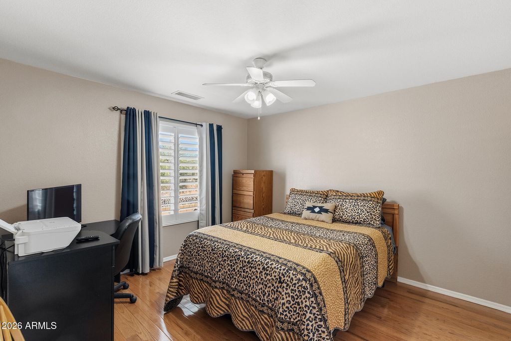 Image 17 of property listing at 25815 N 67TH Drive, Peoria, AZ 85383