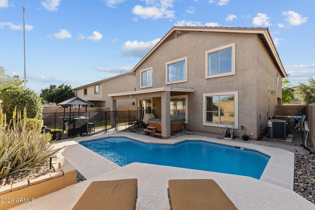 Image 23 of property listing at 25815 N 67TH Drive, Peoria, AZ 85383