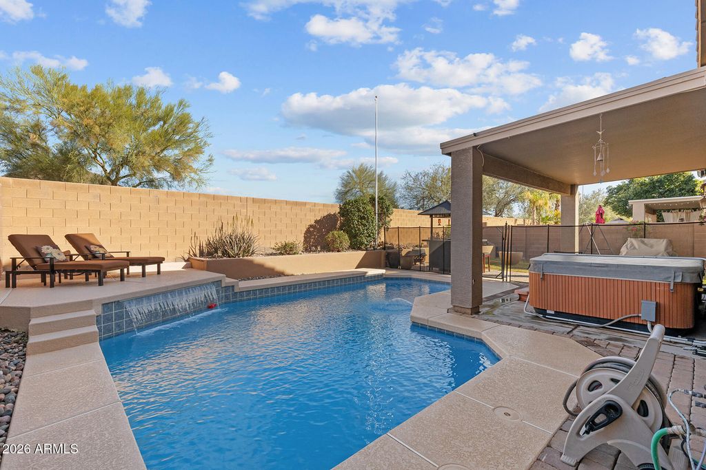 Image 24 of property listing at 25815 N 67TH Drive, Peoria, AZ 85383