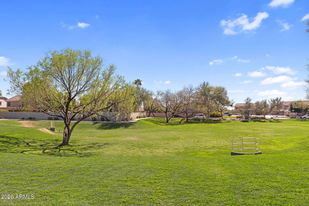 Image 36 of property listing at 25815 N 67TH Drive, Peoria, AZ 85383
