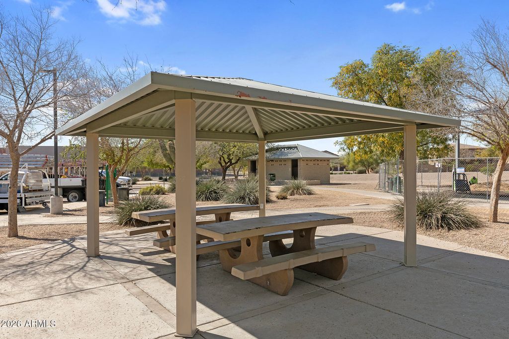Image 37 of property listing at 25815 N 67TH Drive, Peoria, AZ 85383