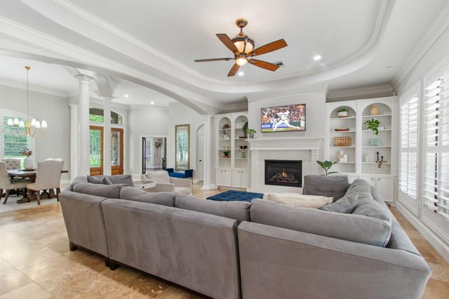 11633 Kingford Drive, Montgomery, TX 77316