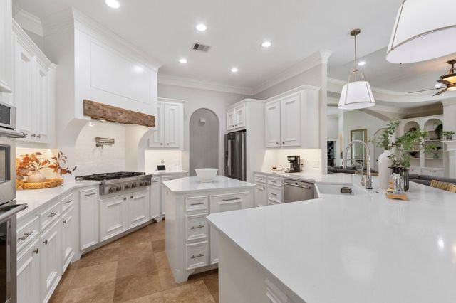 11633 Kingford Drive, Montgomery, TX 77316