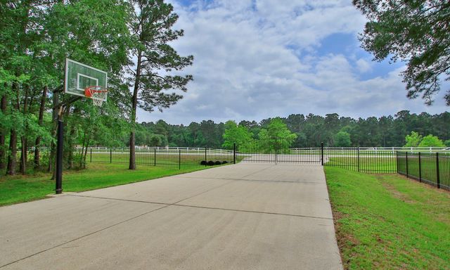 11633 Kingford Drive, Montgomery, TX 77316