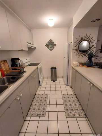 1687 Pensacola Street 405, Honolulu, HI 96822