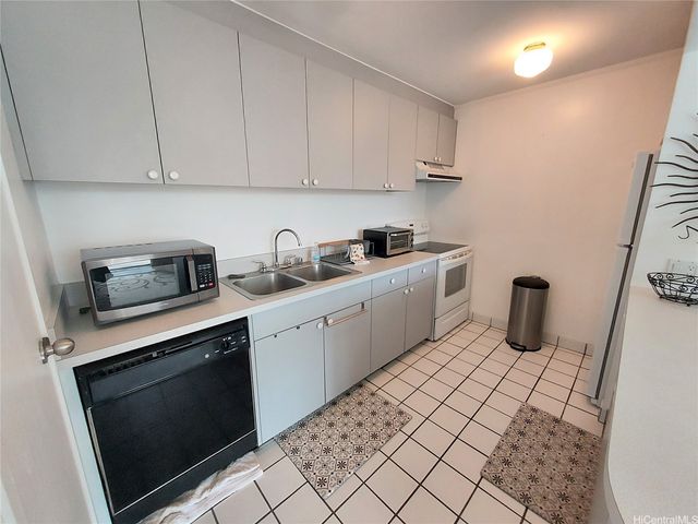 1687 Pensacola Street 405, Honolulu, HI 96822