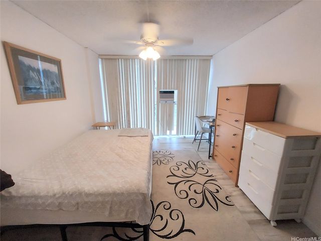 1687 Pensacola Street 405, Honolulu, HI 96822
