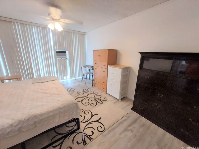 1687 Pensacola Street 405, Honolulu, HI 96822