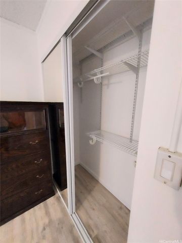 1687 Pensacola Street 405, Honolulu, HI 96822