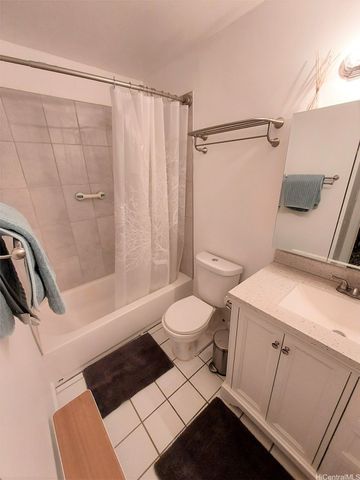 1687 Pensacola Street 405, Honolulu, HI 96822