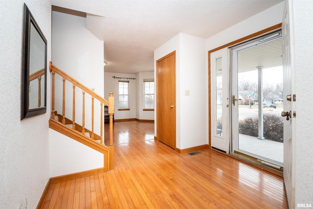 1 PLYMOUTH Court, Washington, IL 61571