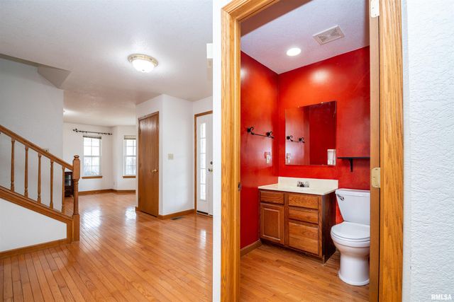 1 PLYMOUTH Court, Washington, IL 61571