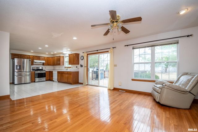 1 PLYMOUTH Court, Washington, IL 61571