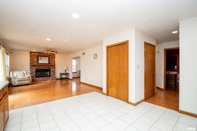 1 PLYMOUTH Court, Washington, IL 61571