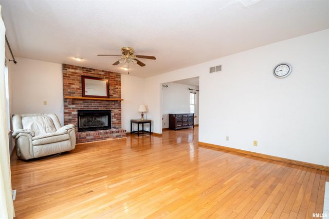 1 PLYMOUTH Court, Washington, IL 61571