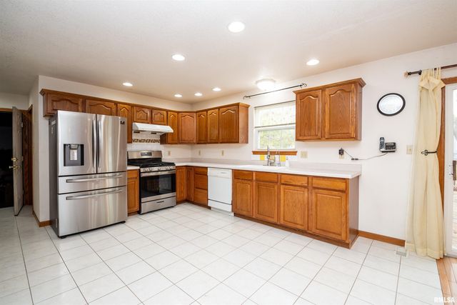 1 PLYMOUTH Court, Washington, IL 61571