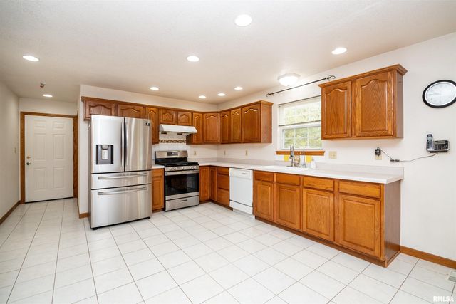 1 PLYMOUTH Court, Washington, IL 61571