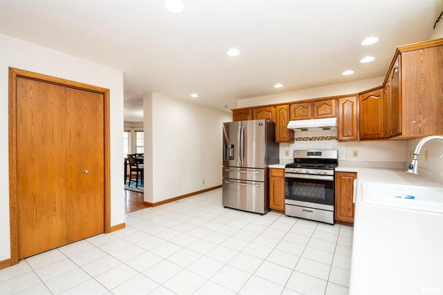 1 PLYMOUTH Court, Washington, IL 61571