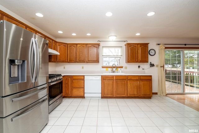 1 PLYMOUTH Court, Washington, IL 61571