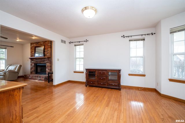 1 PLYMOUTH Court, Washington, IL 61571