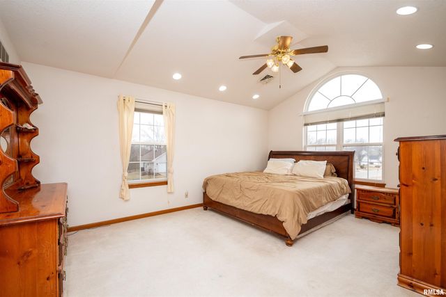 1 PLYMOUTH Court, Washington, IL 61571