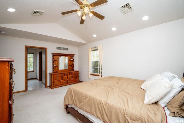 1 PLYMOUTH Court, Washington, IL 61571