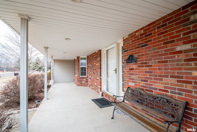 1 PLYMOUTH Court, Washington, IL 61571