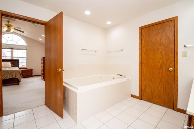 1 PLYMOUTH Court, Washington, IL 61571