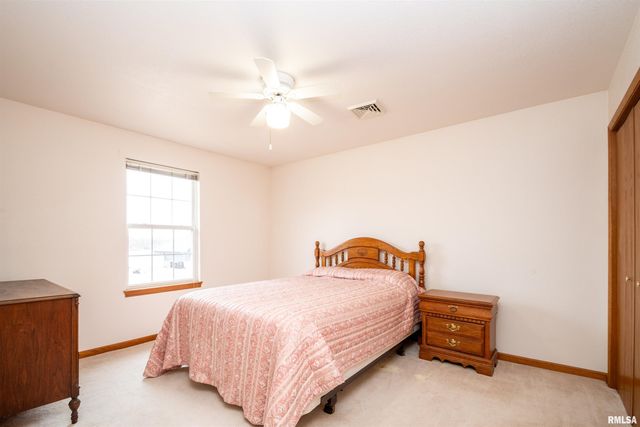 1 PLYMOUTH Court, Washington, IL 61571