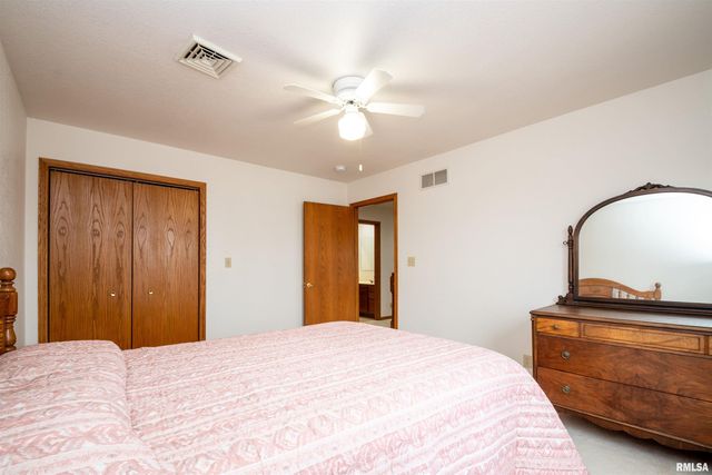 1 PLYMOUTH Court, Washington, IL 61571