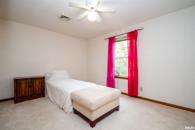 1 PLYMOUTH Court, Washington, IL 61571