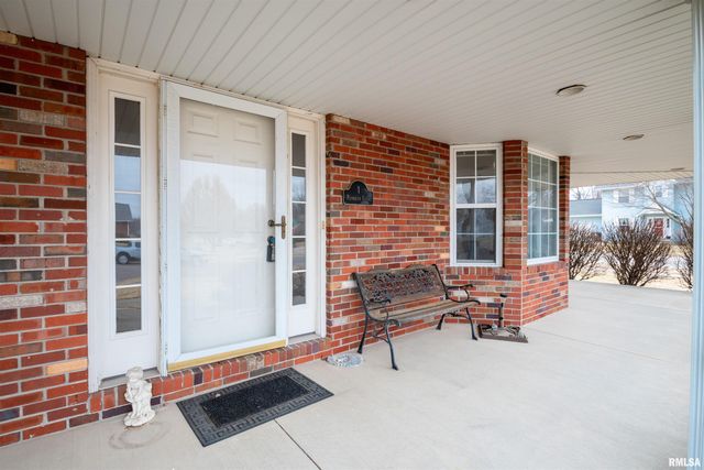 1 PLYMOUTH Court, Washington, IL 61571