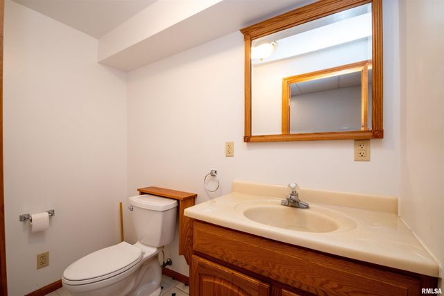 1 PLYMOUTH Court, Washington, IL 61571