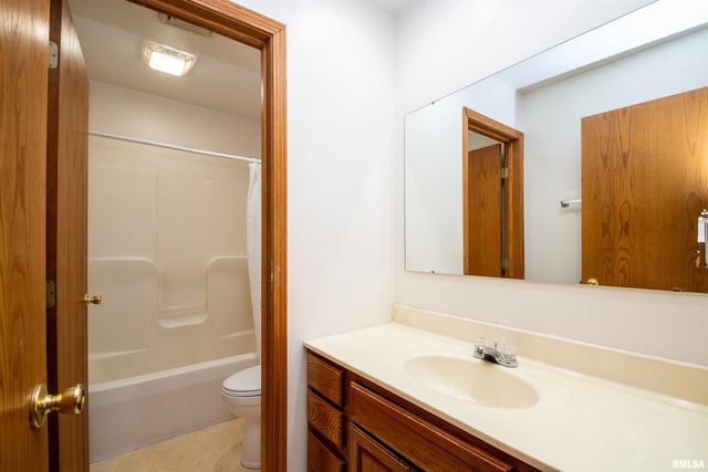 1 PLYMOUTH Court, Washington, IL 61571