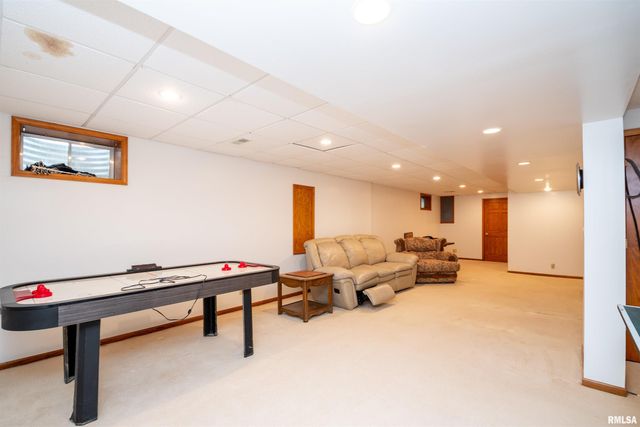 1 PLYMOUTH Court, Washington, IL 61571