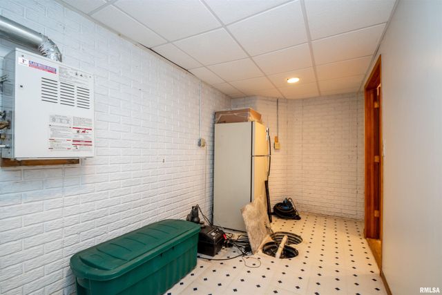 1 PLYMOUTH Court, Washington, IL 61571