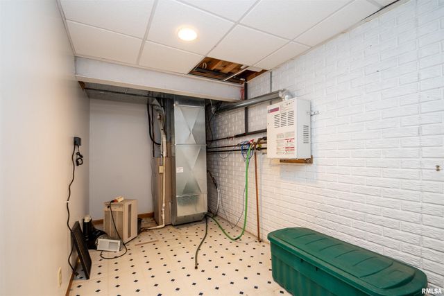 1 PLYMOUTH Court, Washington, IL 61571