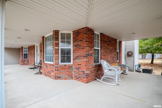 1 PLYMOUTH Court, Washington, IL 61571