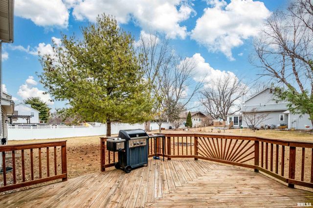 1 PLYMOUTH Court, Washington, IL 61571