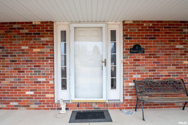 1 PLYMOUTH Court, Washington, IL 61571