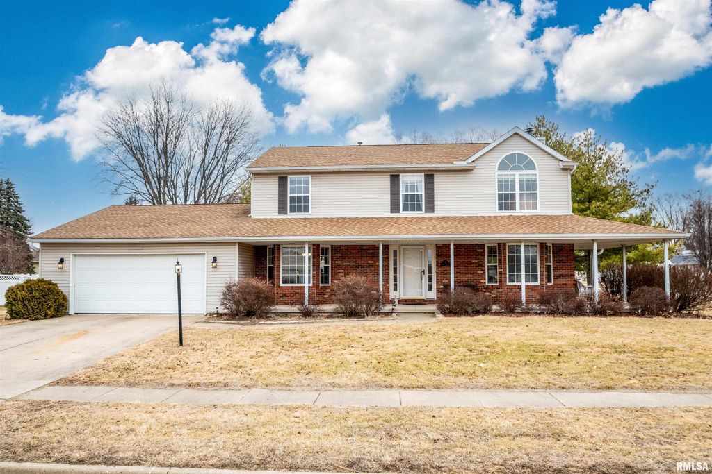 1 PLYMOUTH Court, Washington, IL 61571