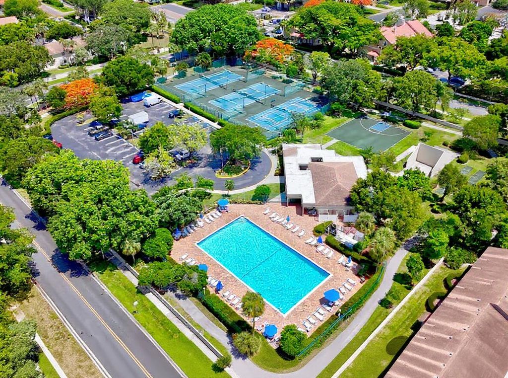 507 Gardens Drive 203, Pompano Beach, FL 33069