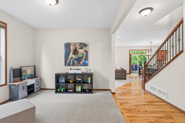 3401 Mulberry Alcove, Woodbury, MN 55129