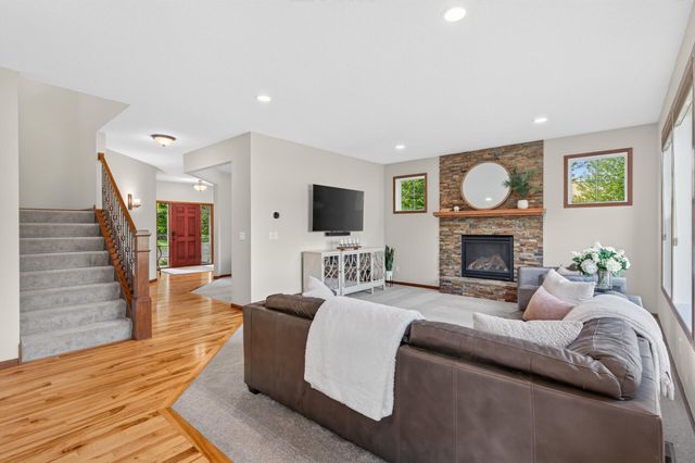 3401 Mulberry Alcove, Woodbury, MN 55129
