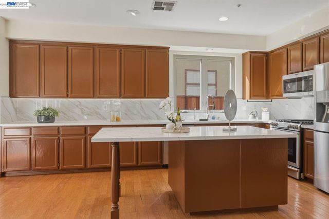 1433 Jayhawk Ln, Livermore, CA 94551