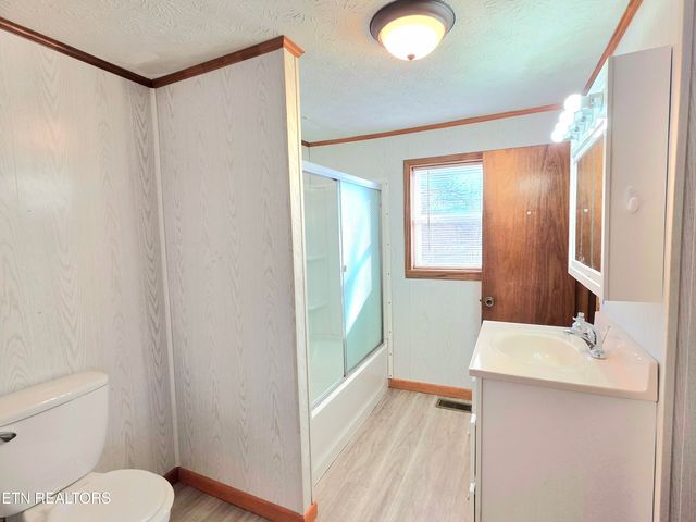 213 Front St, Newport, TN 37821