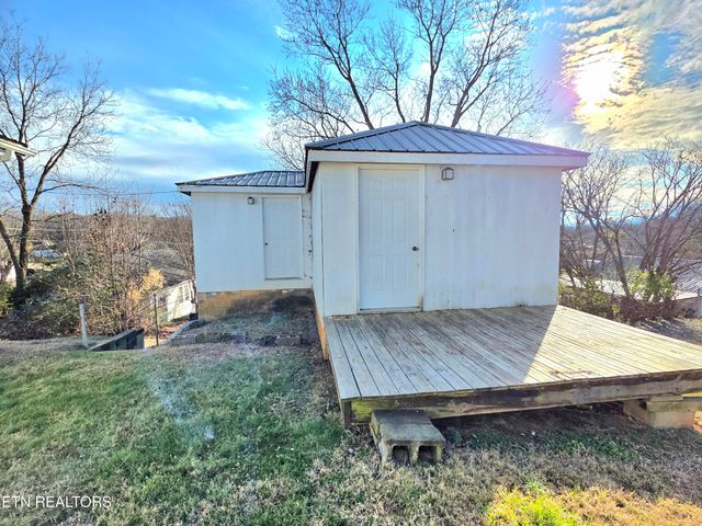 213 Front St, Newport, TN 37821