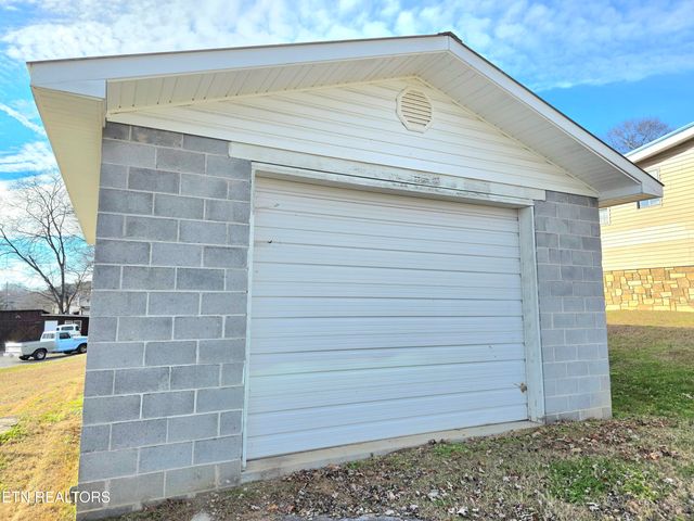 213 Front St, Newport, TN 37821